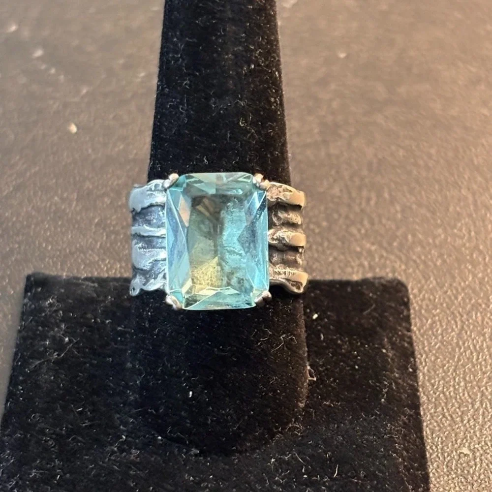 Silpada Sterling Silver Aqua Glass Statement RIng size 10 (Fits closer to 9.5)